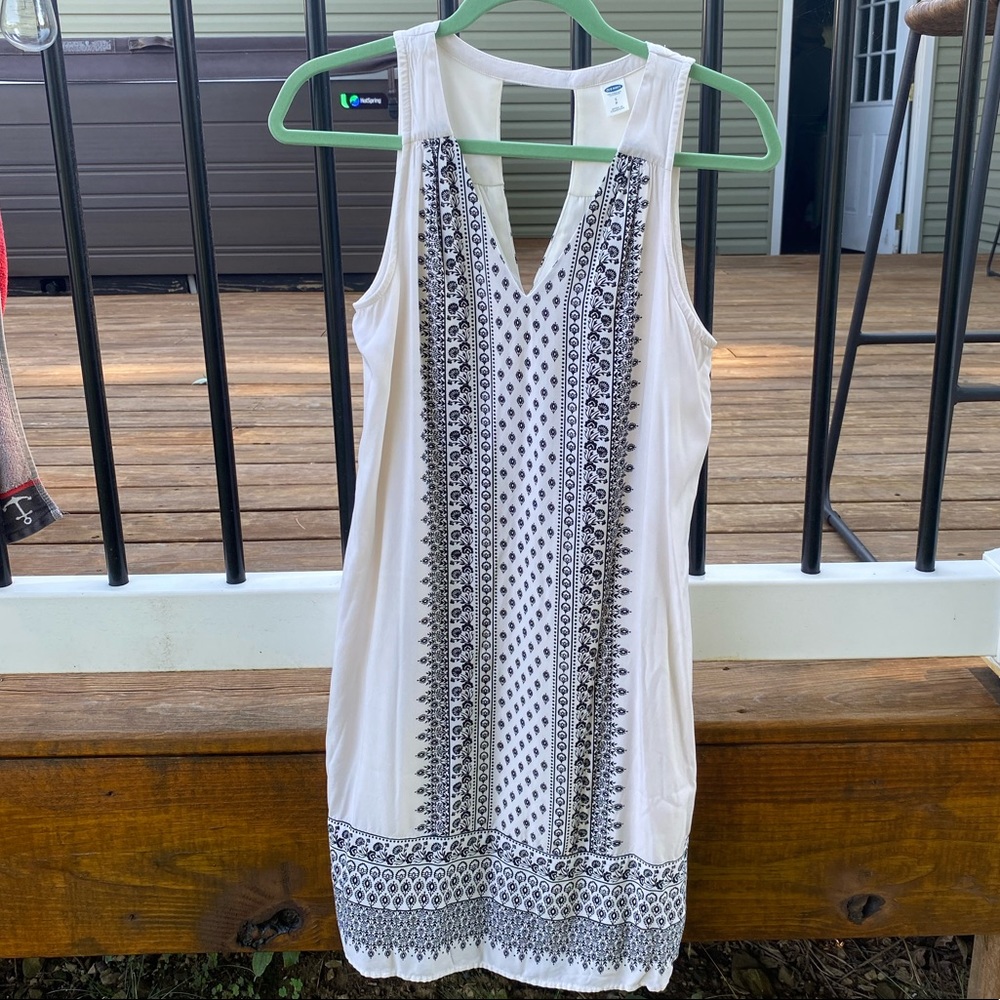 SLEEVELESS PATTERNED DRESS